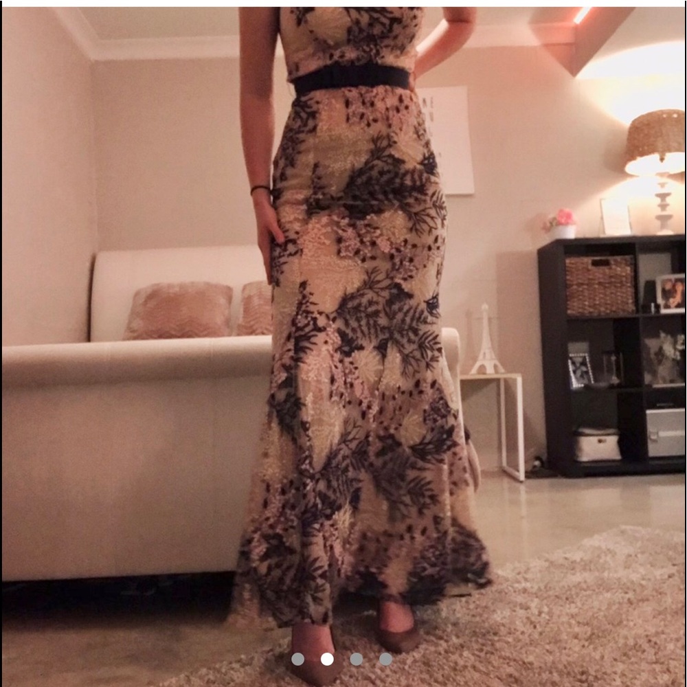 A very cute prom dress